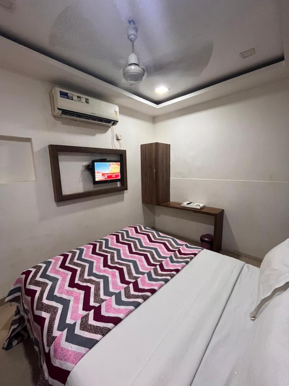 Hotel Havana Mumbai  Buitenkant foto