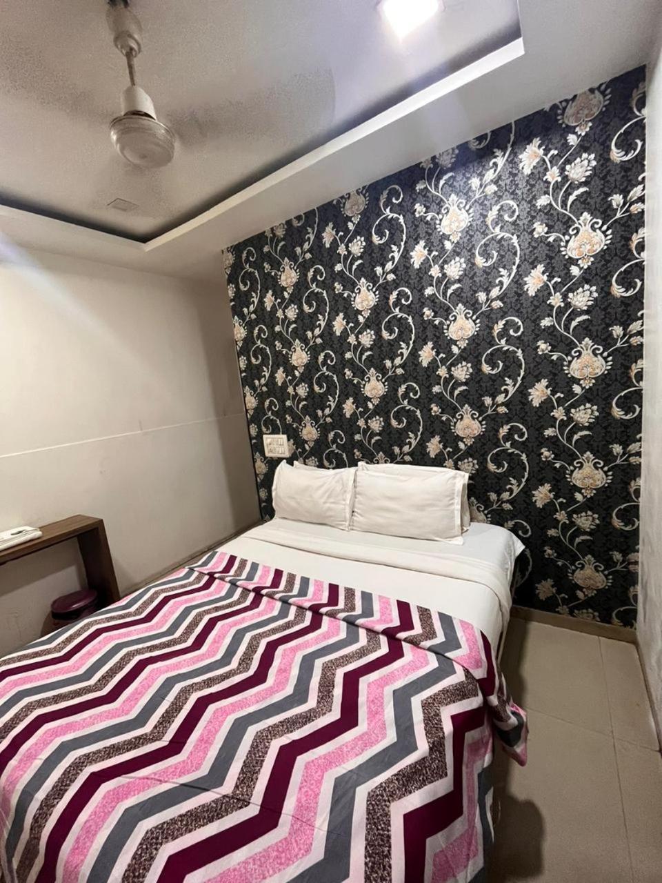 Hotel Havana Mumbai  Buitenkant foto