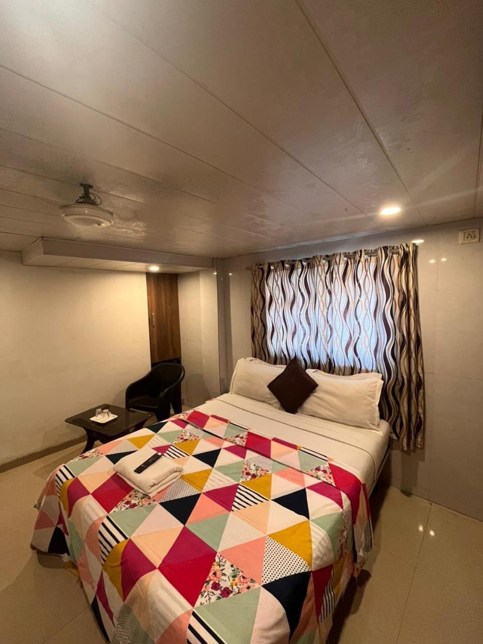 Hotel Havana Mumbai  Buitenkant foto
